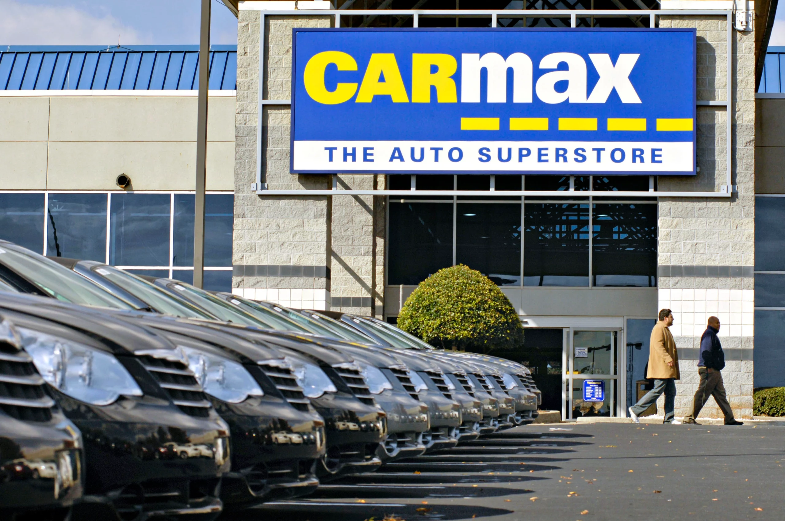 CarMax speeds past quarterly profit estimates on cost cuts