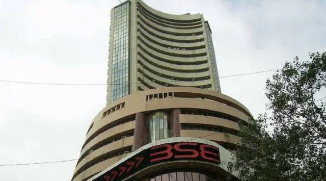 Sensex over 100 pts, Nifty trades around 18,640; HCLTech, ITC rise, midcap stocks gain