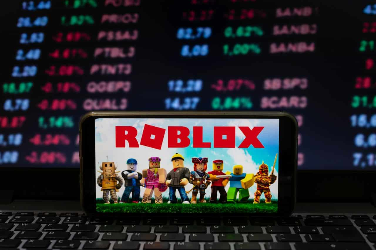 Roblox misses quarterly bookings estimates on lower spending, shares tumble