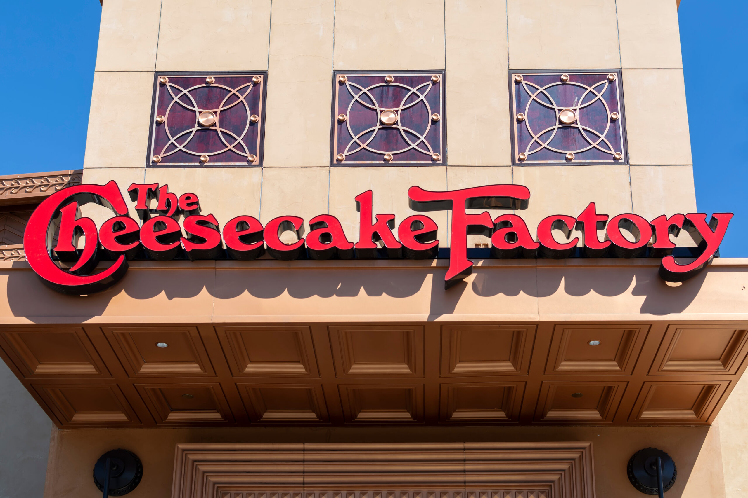 Activist investor urging Cheesecake Factory to mull potential split – Per WSJ