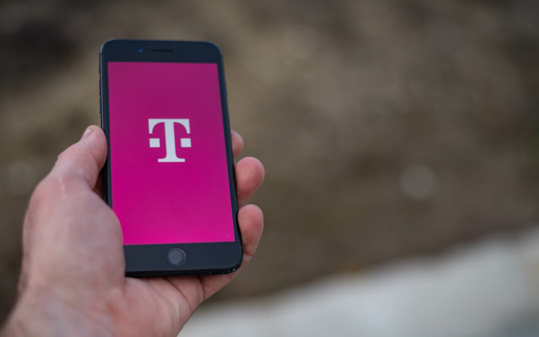 Postpaid accounts miss estimates for T-Mobile, share slump because of it