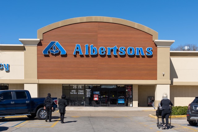 Life after Kroger fallout, Albertsons tumbles on earnings miss and slashed guidance