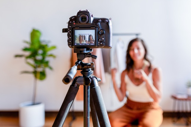 Content Creators Apply Here, Google pays 100 publishers for AI-powered search content